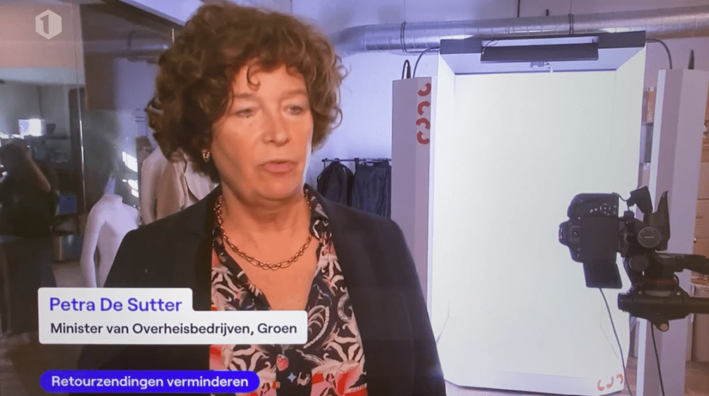 Minister De Sutter at Studio360 with an explanation of impact product photos have on returns